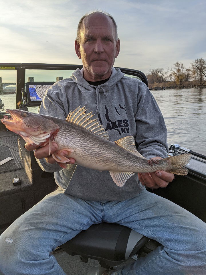 POOL 4 (RED WING) WATER TEMP 40: LEVEL 3.3:FLOW @ 16,200 - HAHN'S FISHING  GUIDE