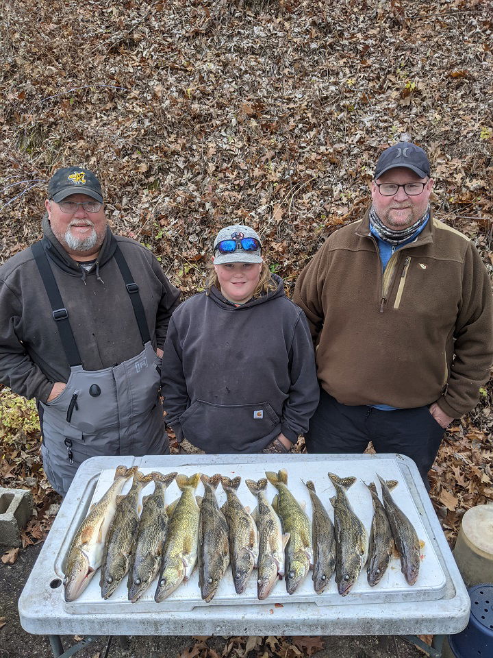 POOL 4 (RED WING) WATER TEMP 40: LEVEL 3.3:FLOW @ 16,200 - HAHN'S FISHING  GUIDE