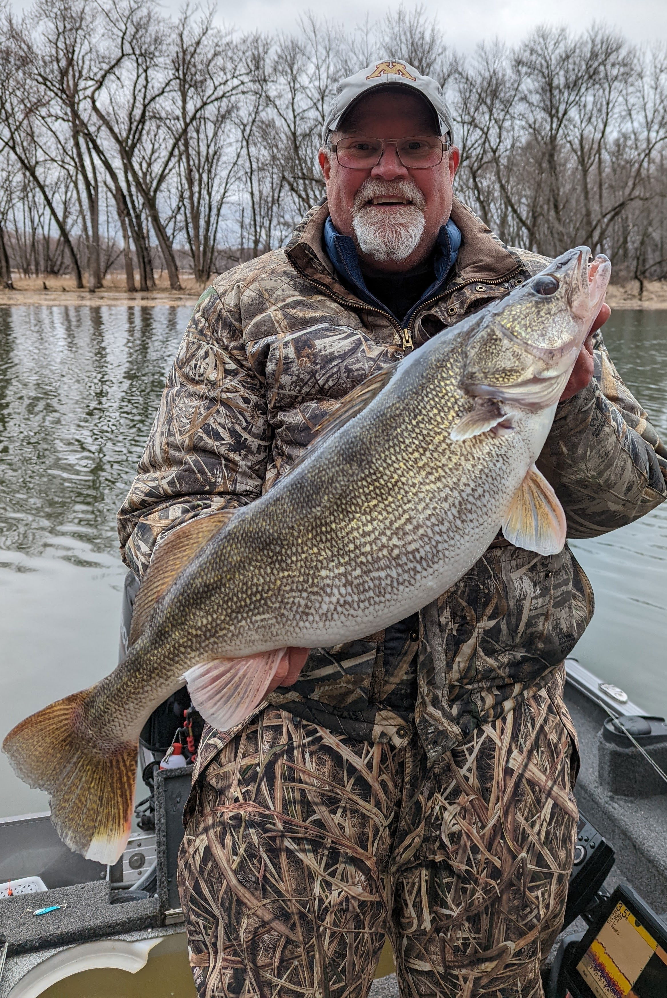 POOL 4 (RED WING) WATER TEMP 57: LEVEL 2.2:FLOW @ 6810 - HAHN'S FISHING  GUIDE