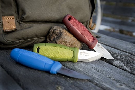  mora knife (Swedish: Morakniv) is a small sheath knife. It is a fixed blade knife, with or without a finger guard