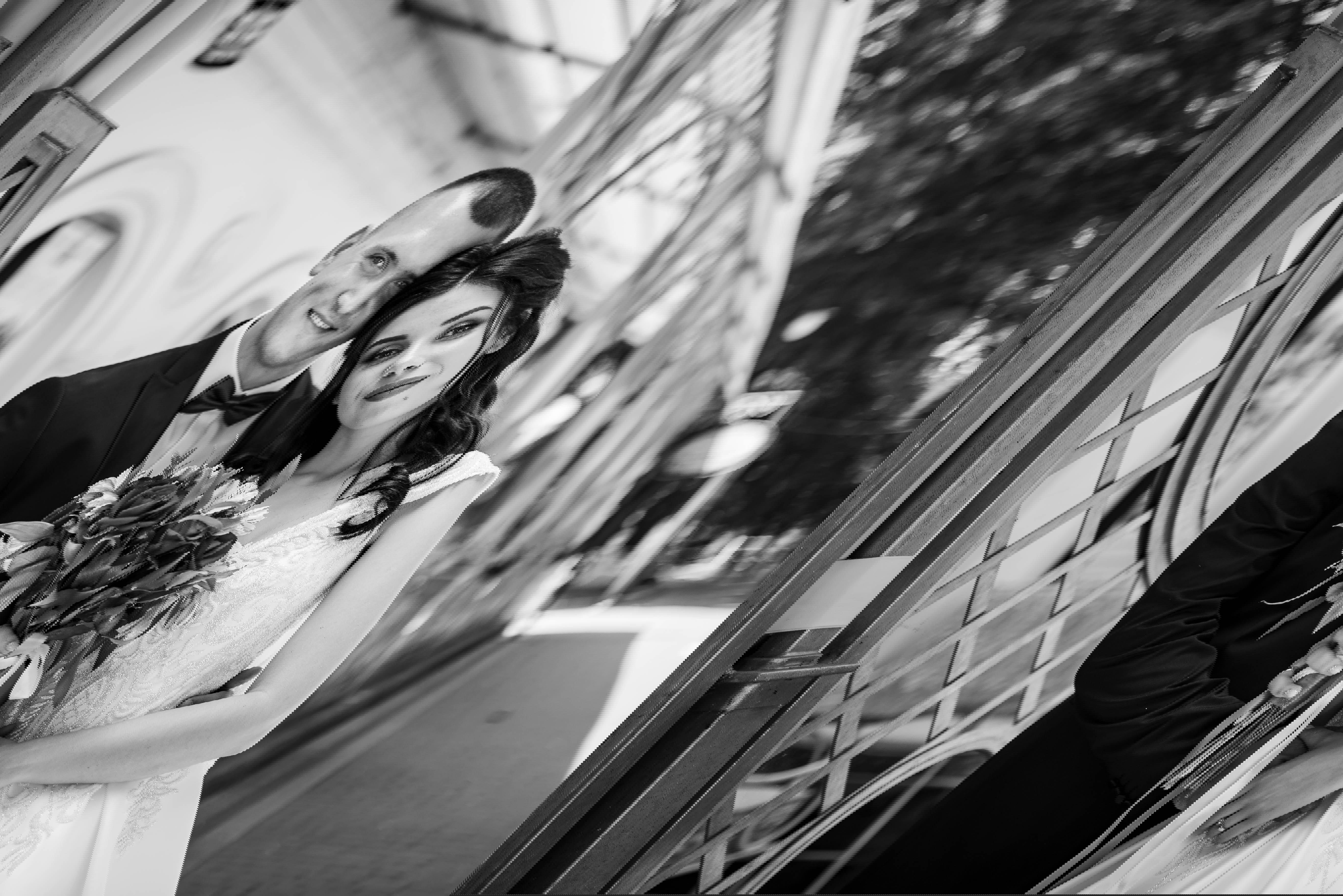 WEIL WIR GLÜCKLICHE MENSCHEN SIND