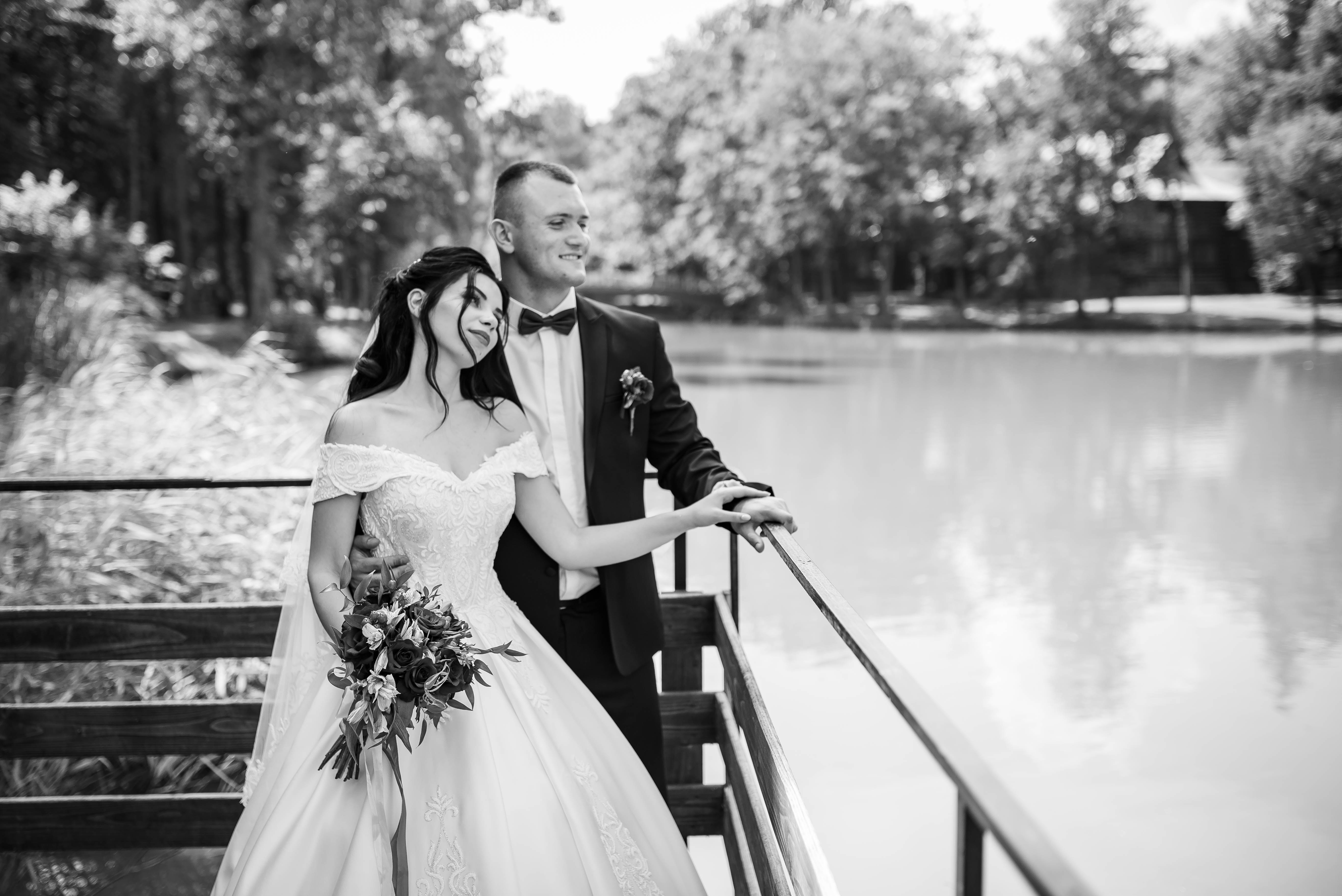 WEIL WIR GLÜCKLICHE MENSCHEN SIND