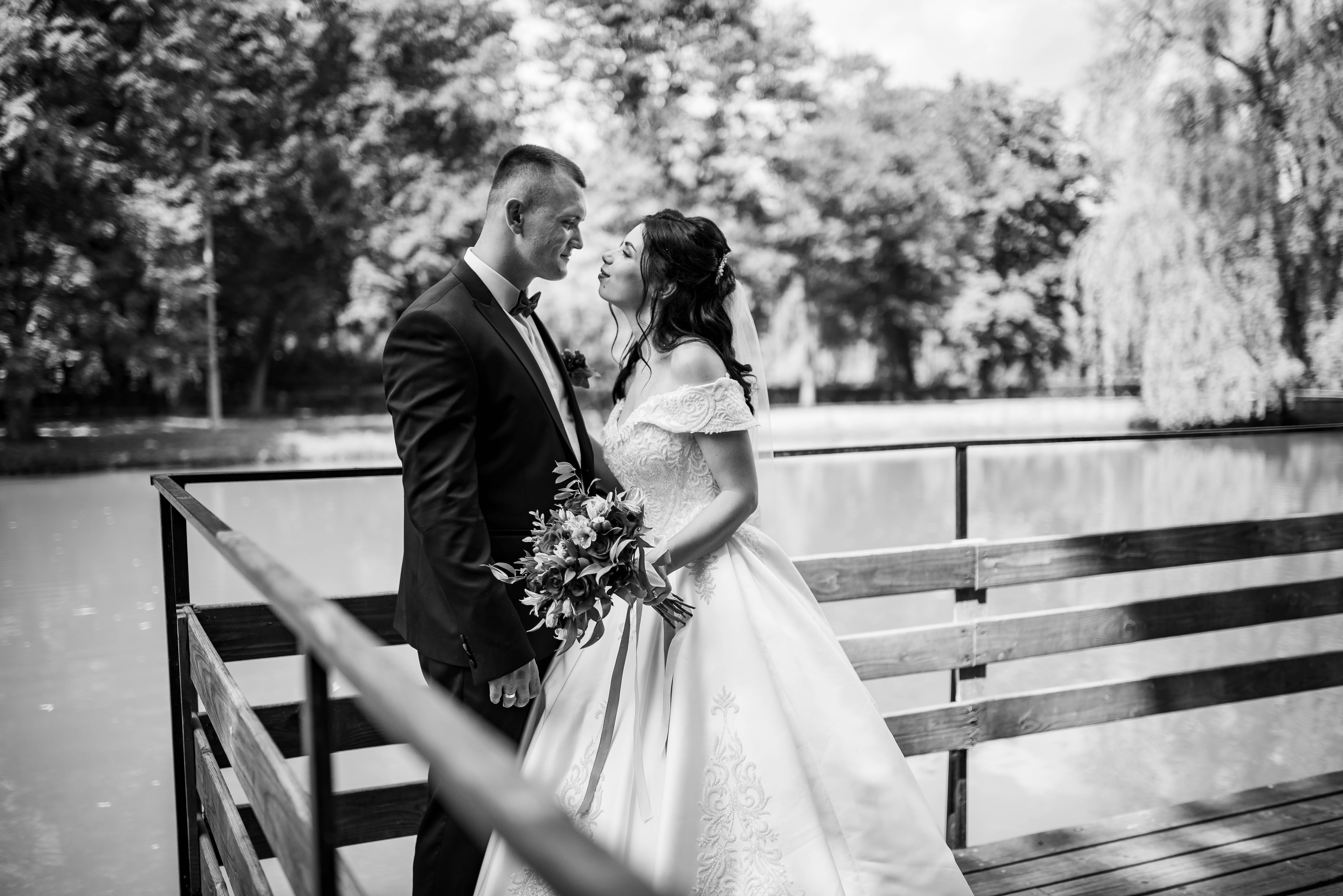 WEIL WIR GLÜCKLICHE MENSCHEN SIND