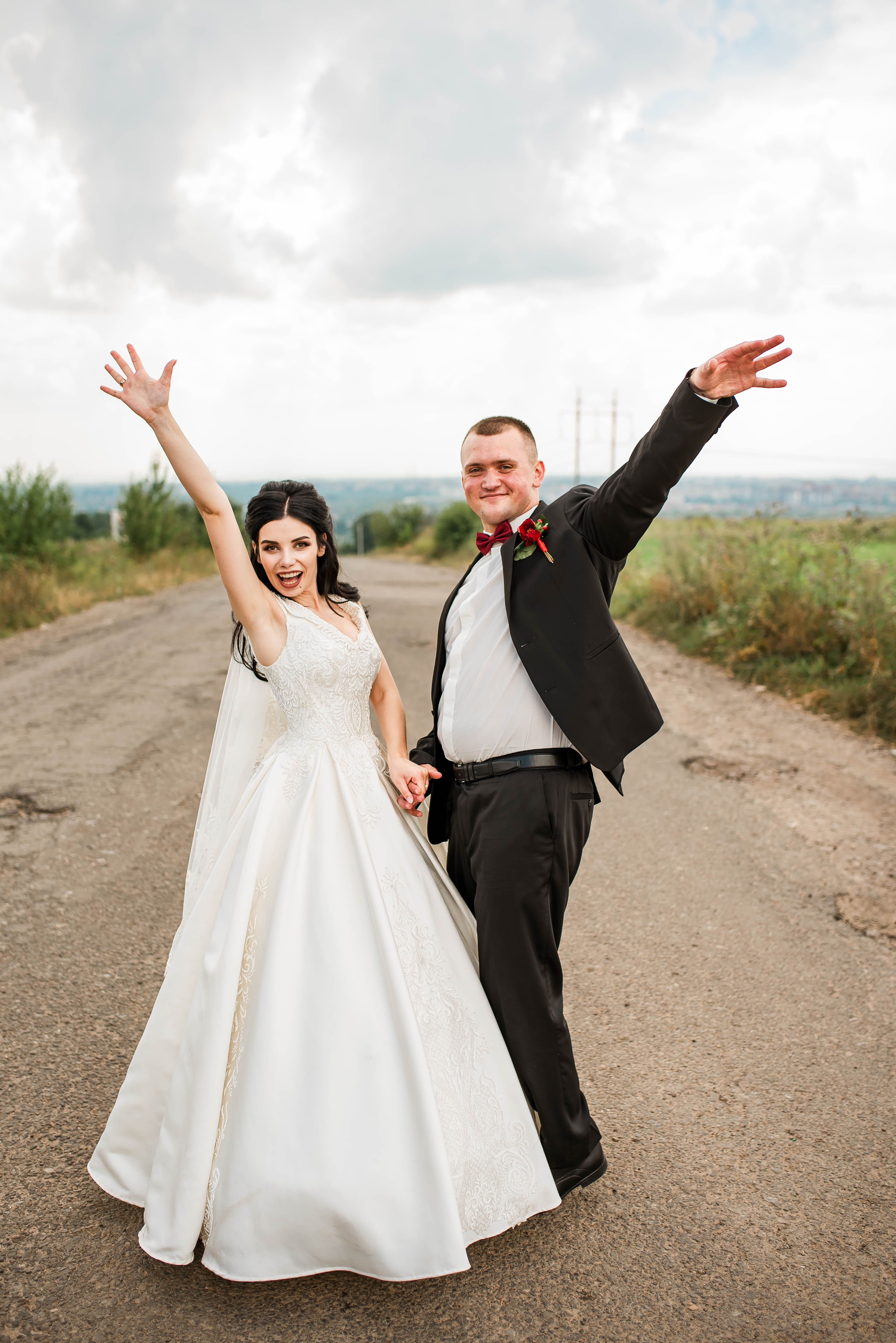 WEIL WIR GLÜCKLICHE MENSCHEN SIND