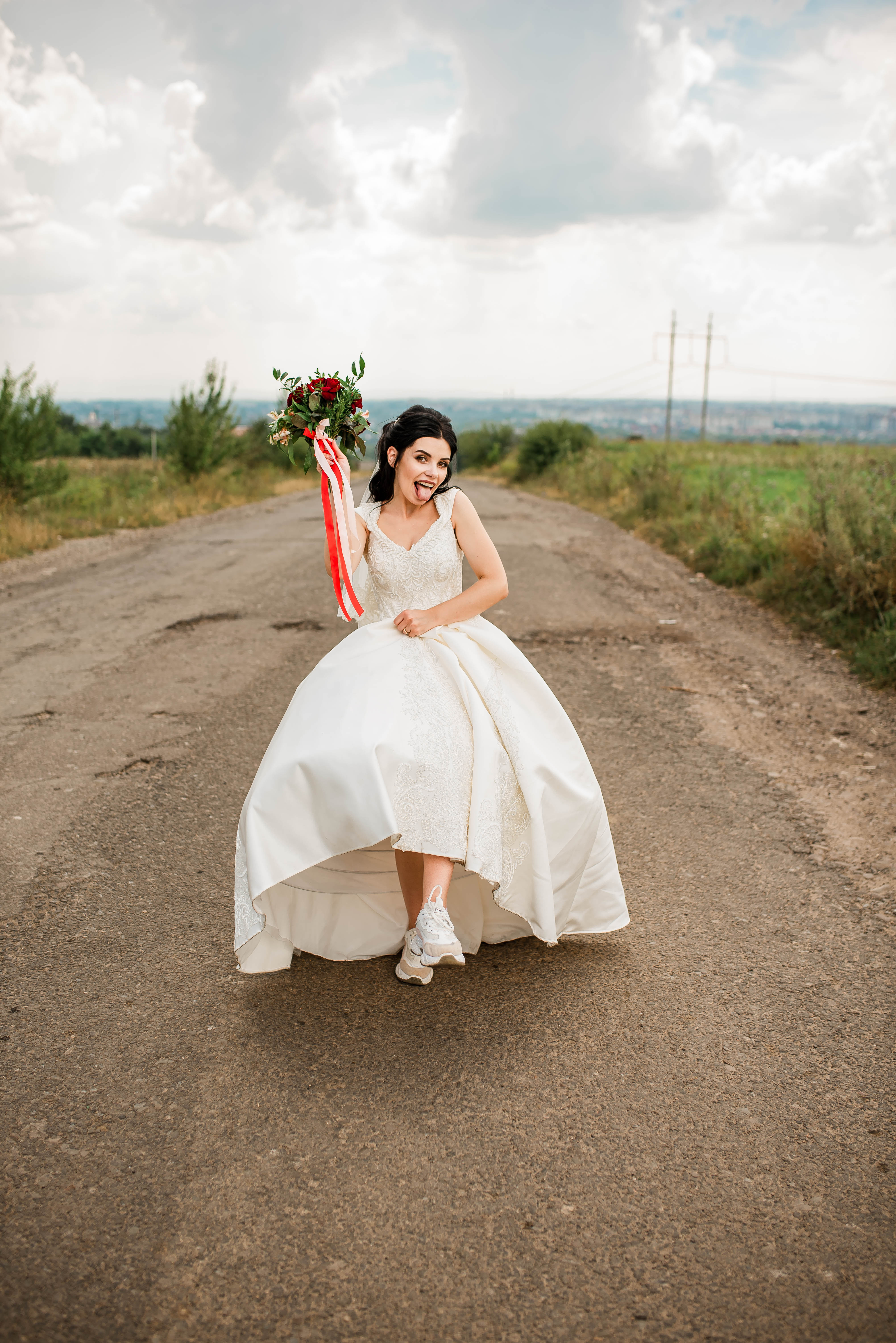 WEIL WIR GLÜCKLICHE MENSCHEN SIND