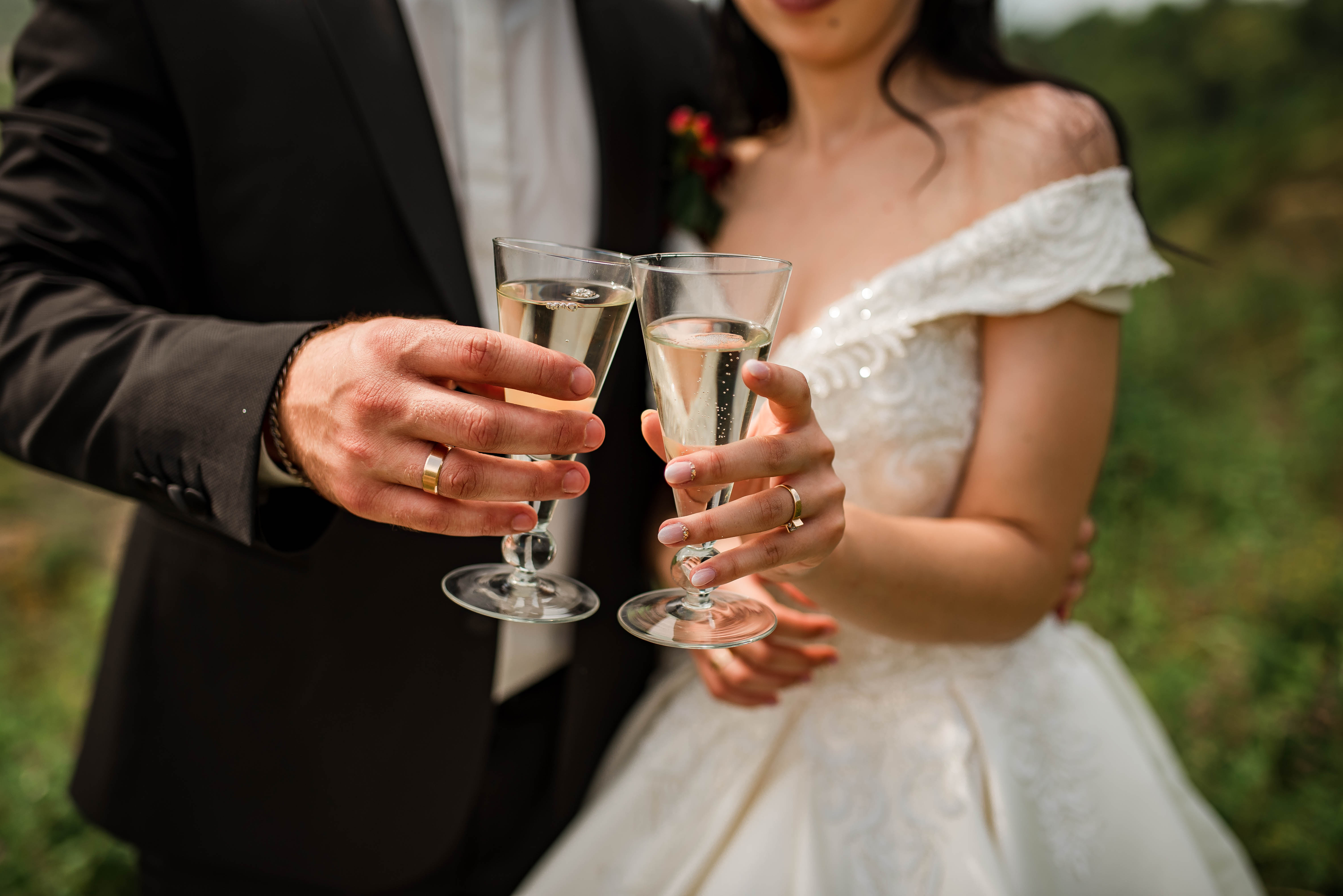 WEIL WIR GLÜCKLICHE MENSCHEN SIND