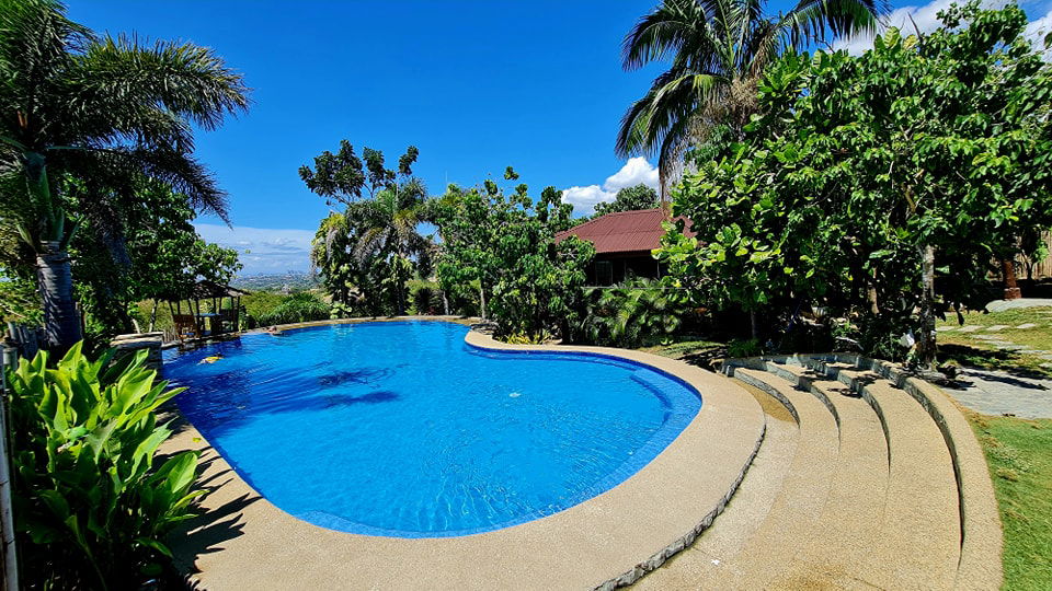 Ibabaw Mountain Resort Pool View