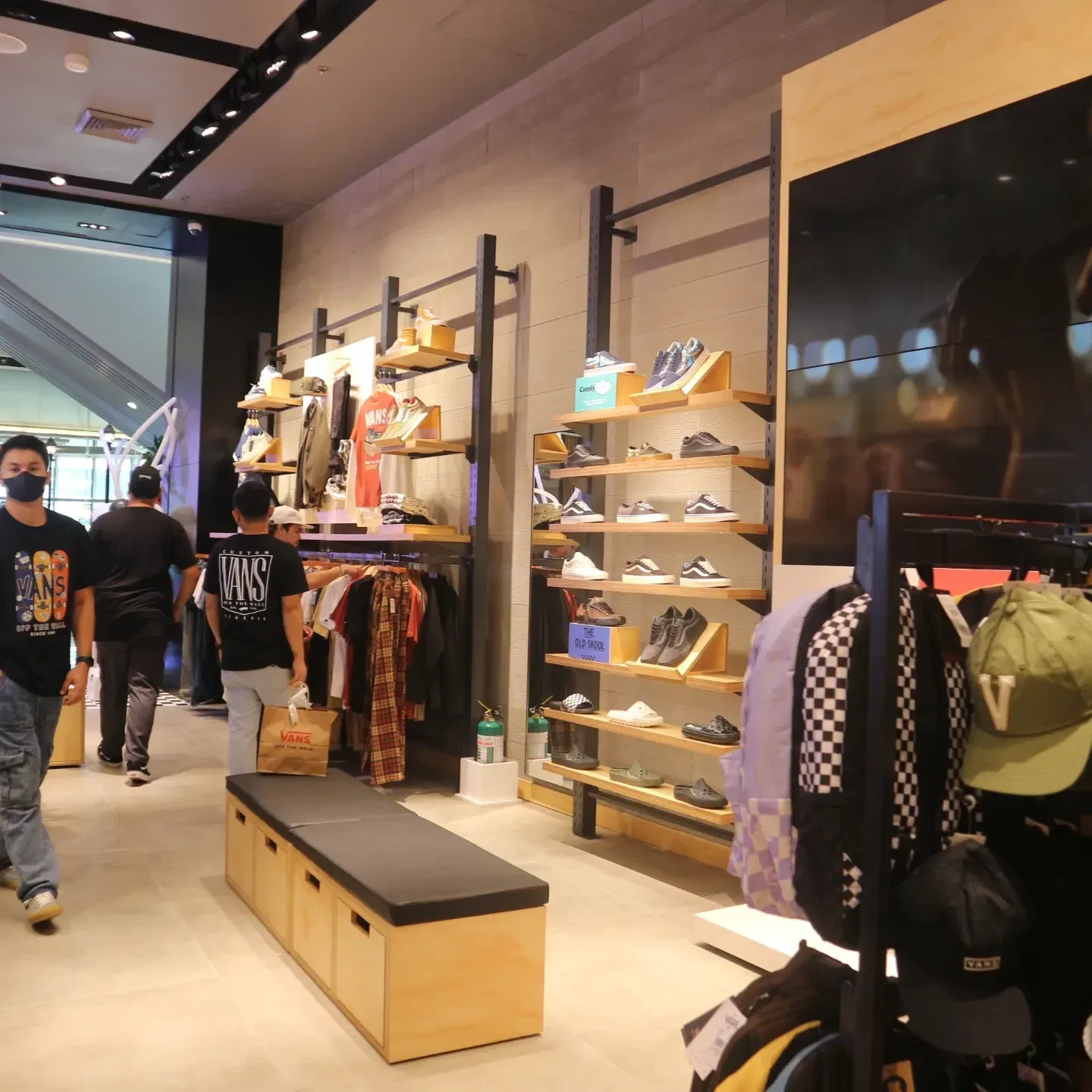 Vans store best sale in cebu