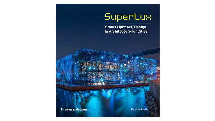 SuperLux: Smart Light Art, Design & Architecture for Cities / Davina Jackson.  Imagem via Amazon