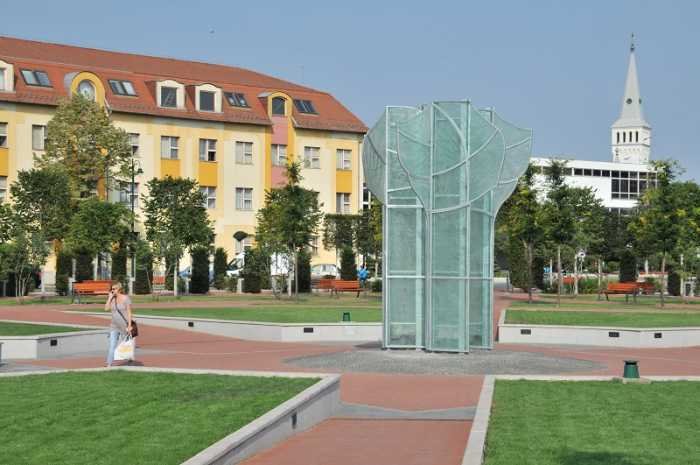 Monument sticla Piata Centrala Oroshaza