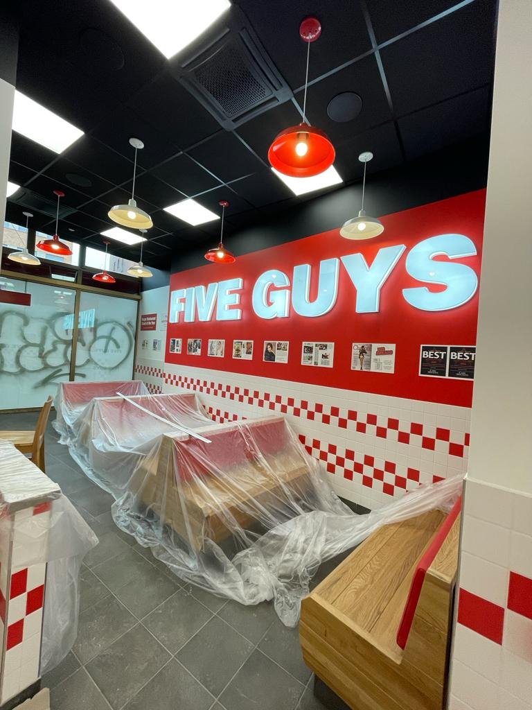REALIZZAZIONE NUOVO PUNTO DI RISTORO CATENA FIVE GUYS PRESSO VIA TORINO (MI)