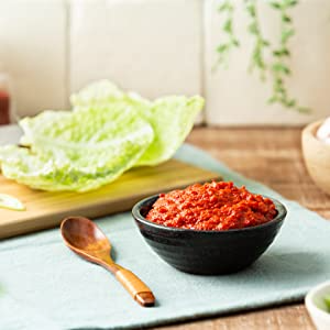 مجموعة متنوعة من الأطباق المحلية