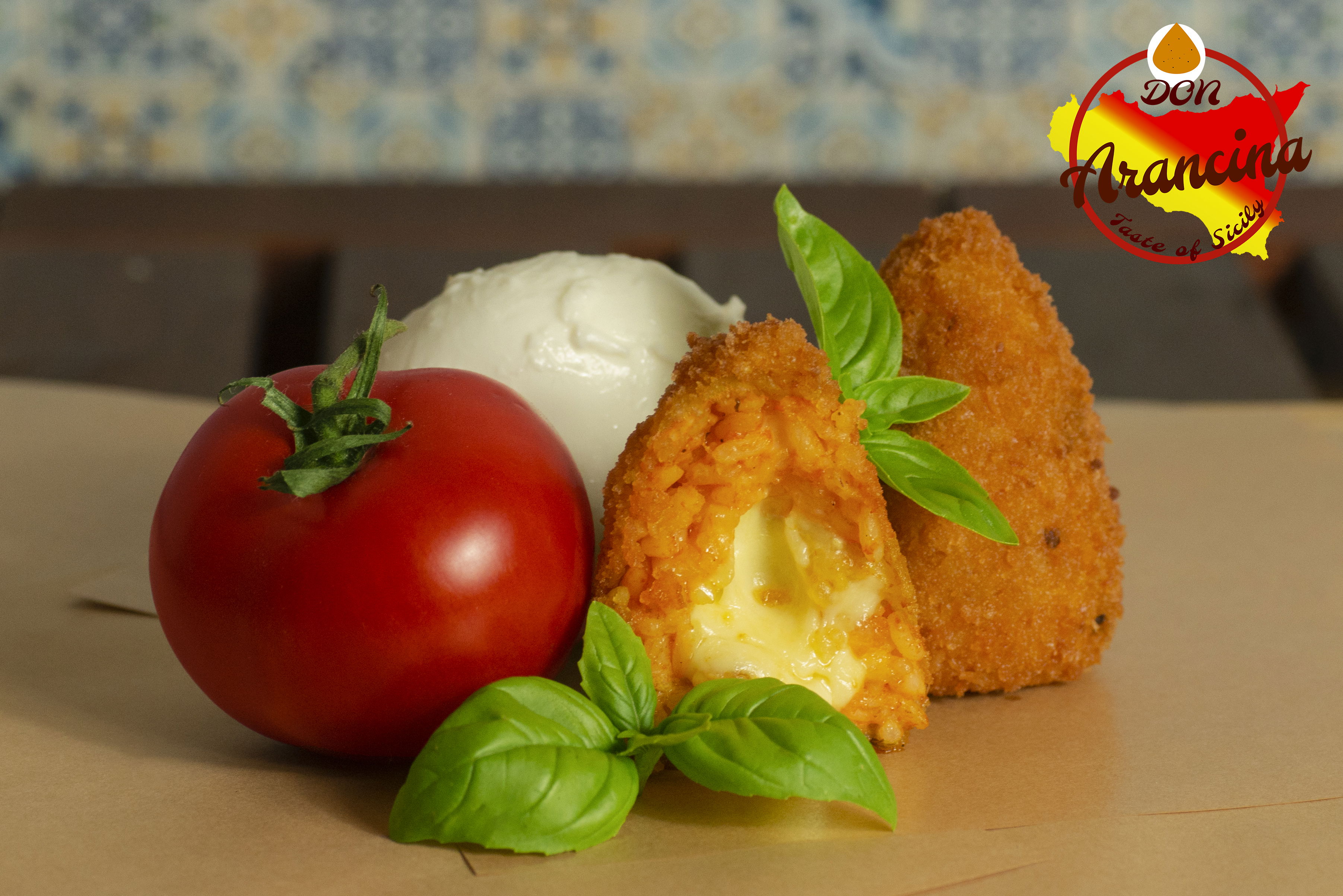 ARANCINA POMODORO E MOZZARELLA