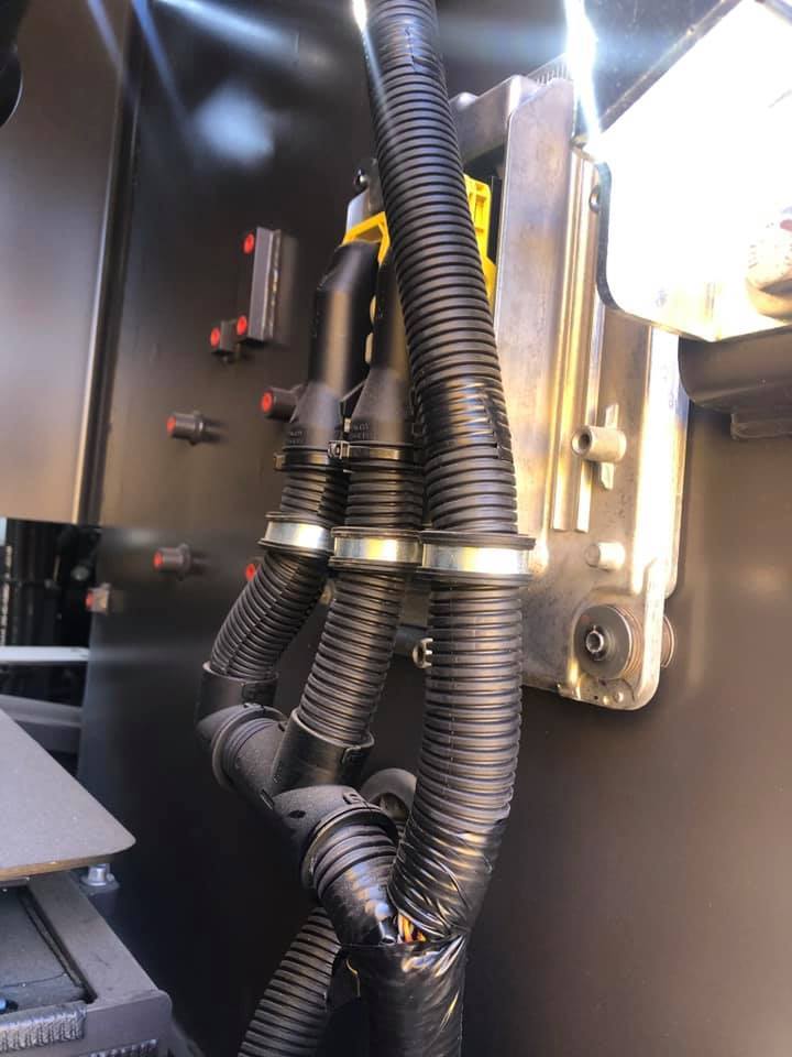 Protection of hydraulic assemblies for excavators