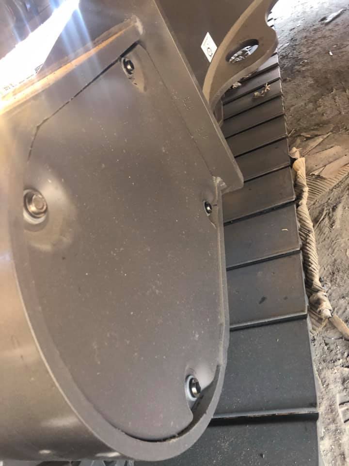 Protection of hydraulic assemblies for excavators