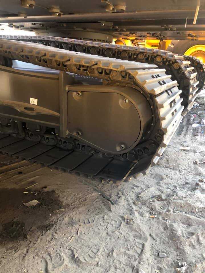 Protection of hydraulic assemblies for excavators