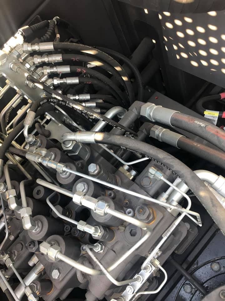 Protection of hydraulic assemblies for excavators