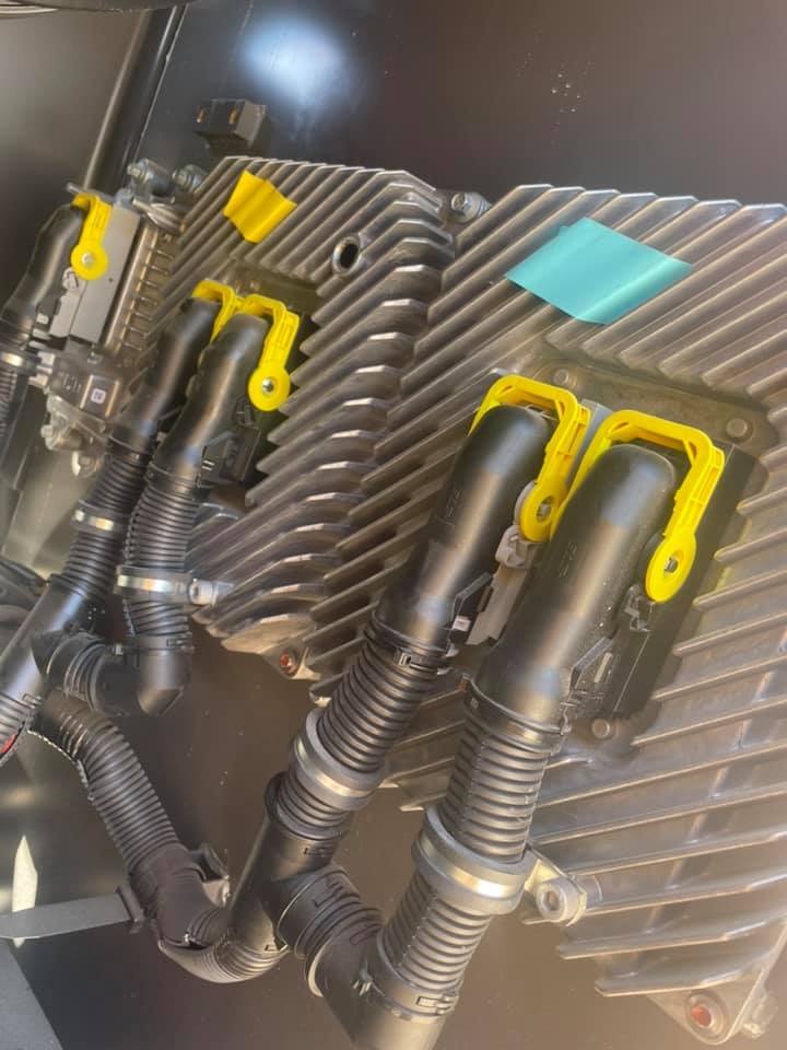 Protection of hydraulic assemblies for excavators