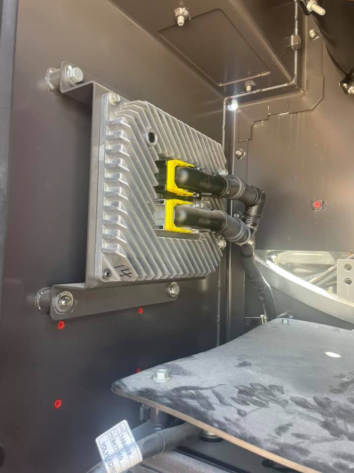 Protection of hydraulic assemblies for excavators