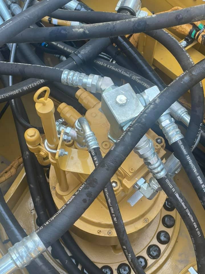 Protection of hydraulic assemblies for excavators