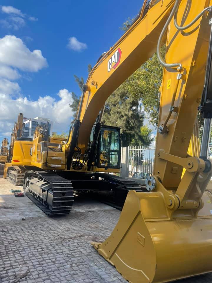 Protection of hydraulic assemblies for excavators