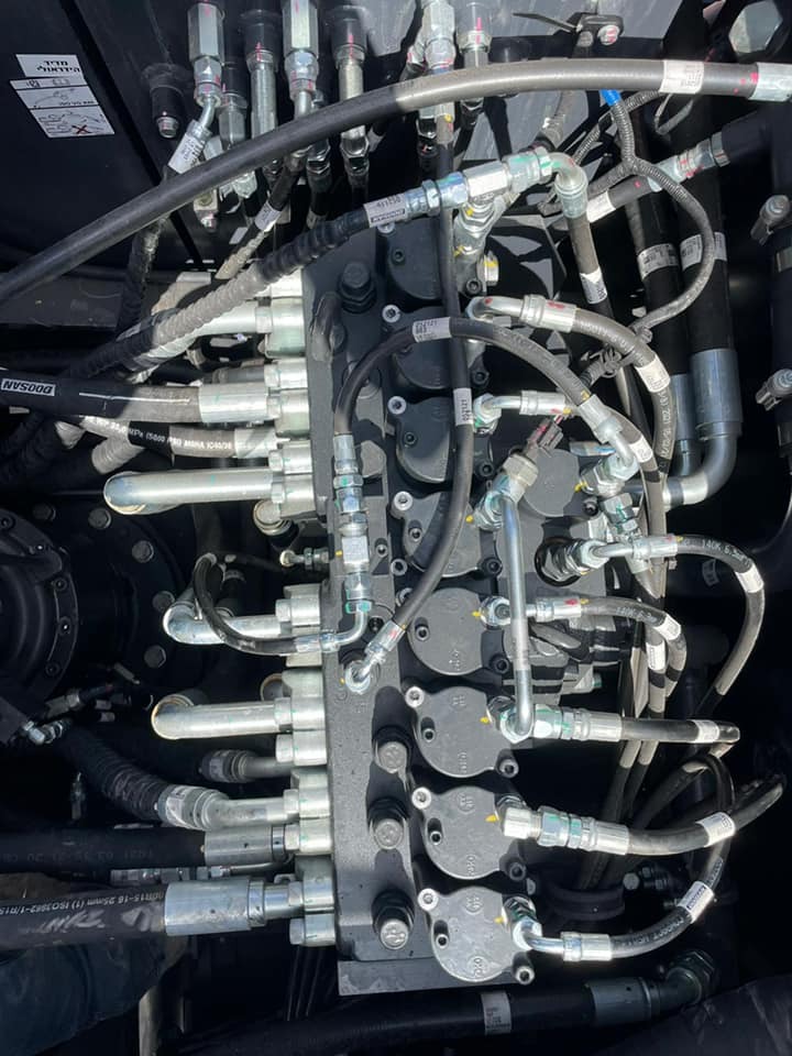 Protection of hydraulic assemblies for excavators