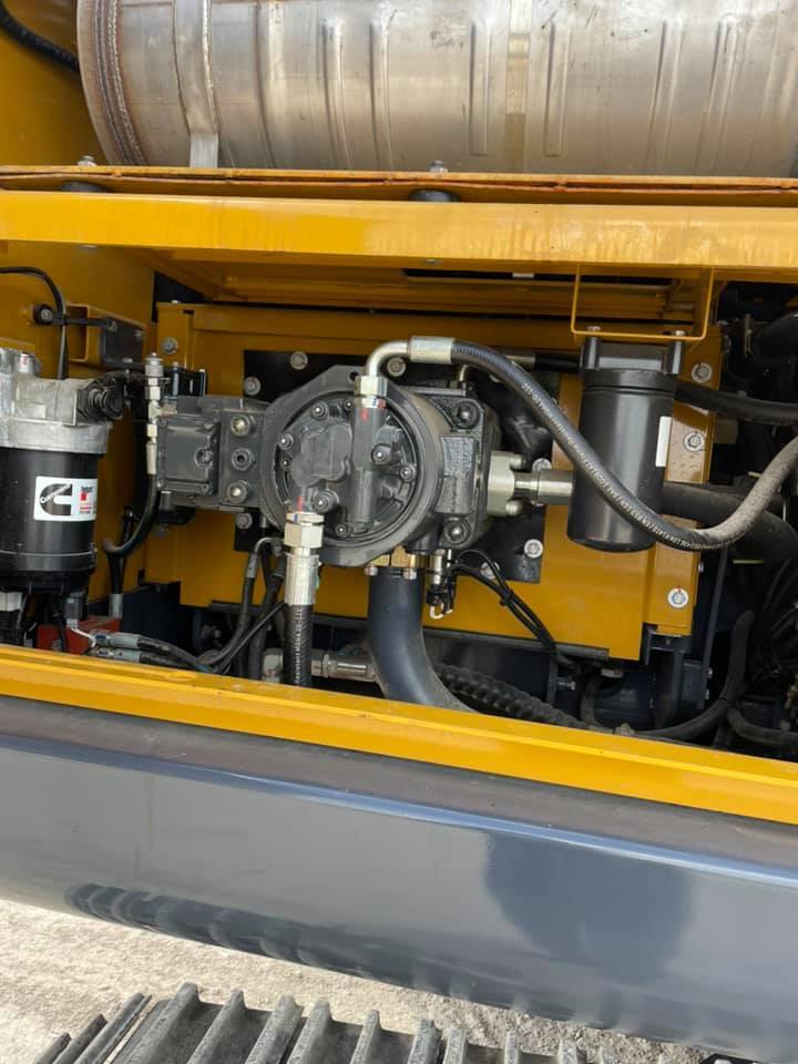 Protection of hydraulic assemblies for excavators