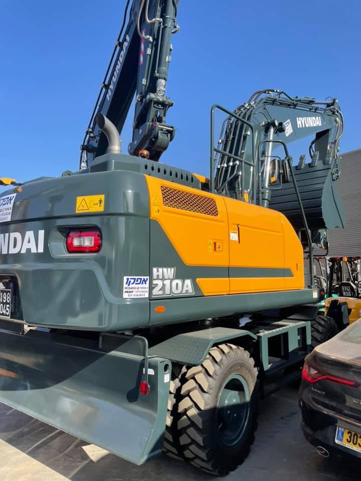 Protection of hydraulic assemblies for excavators