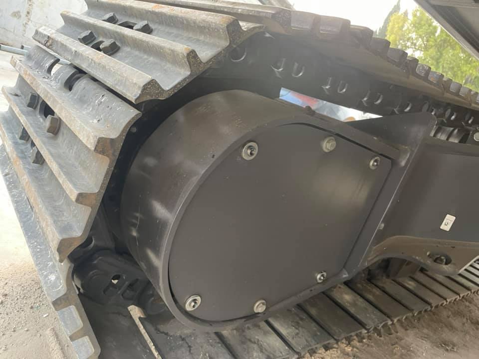 Protection of hydraulic assemblies for excavators