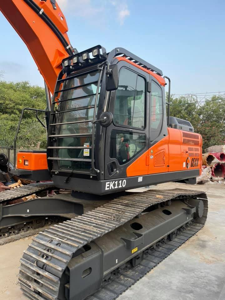 Protection of hydraulic assemblies for excavators