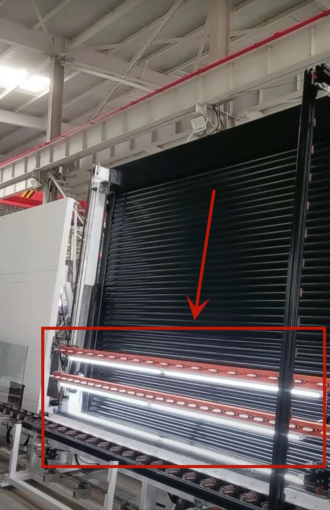 Figure 4 Adopts a movable roller shutter on the aluminum spacer frame installation section 2 