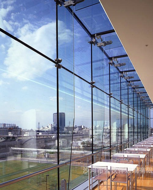  The Flat Glass Curtain Wall Building 1
