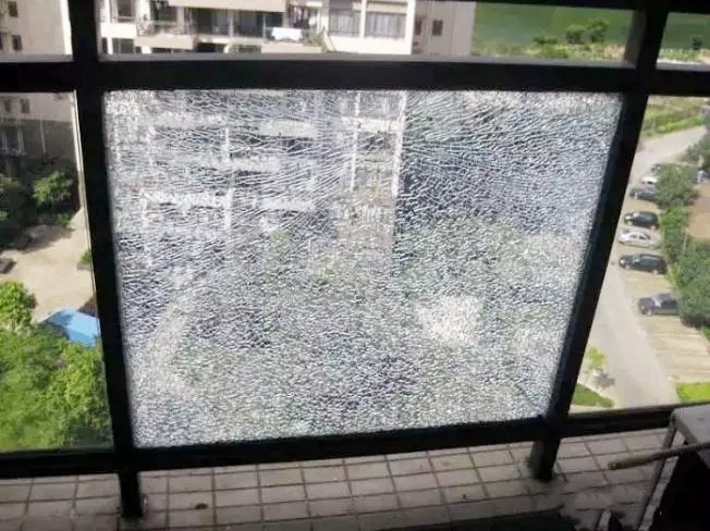 Figure 1 The tempered glass self-explosion 1