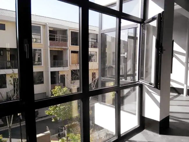 Figure 3 The aluminum alloy sliding glass door and window 1