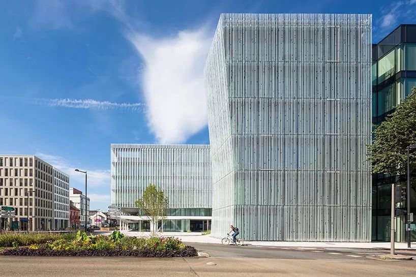 The CREDIT MUTUEL BANK BUILDING/France 1