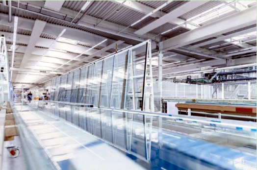 Top glass processing: sedak offers glass panels up to 3.6 x 20 meters in size and is thus the largest in the world.