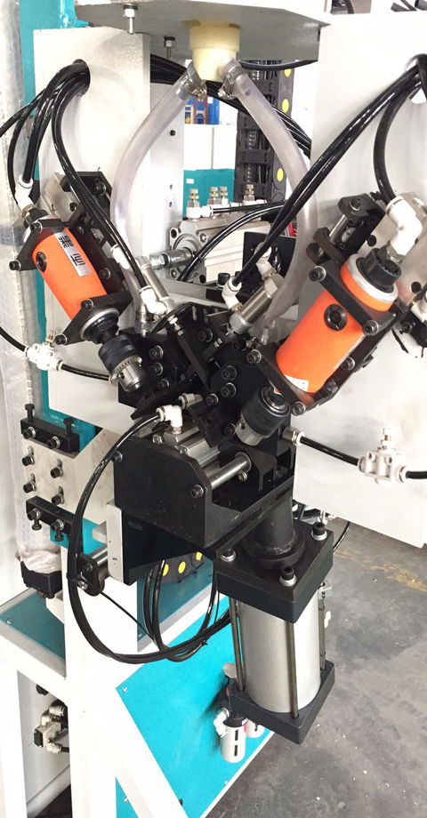 Figure 9 The insulating glass desiccant sieves filling machine