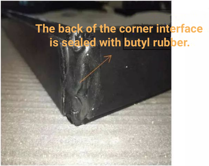 Figure 4 Use butyl rubber to seal the back of the joint