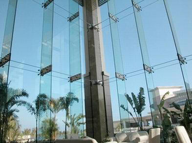 Figure 3 The shocking vision of super large screens glass curtain wall