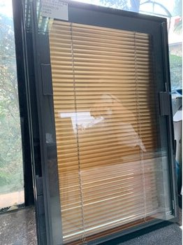 Figure 2 The insulating built-in louver glass integrated blinds system 2