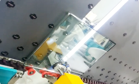 Figure 5 The automatic insulating glass online sealing robot machine