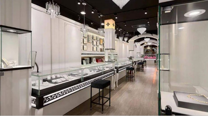Figure 9 The jewelry stores display cabinets application of PVB laminated glass
