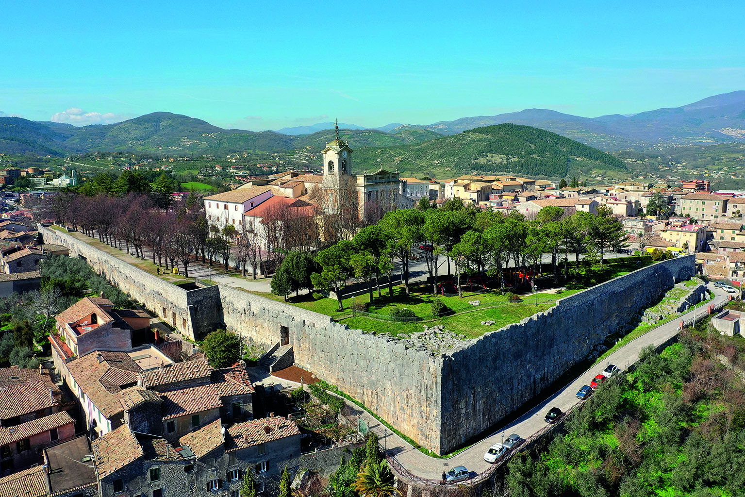 ЦИКЛОПИЧЕСКИЕ СТЕНЫ