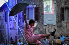 GIULLARI EN EL PUEBLO