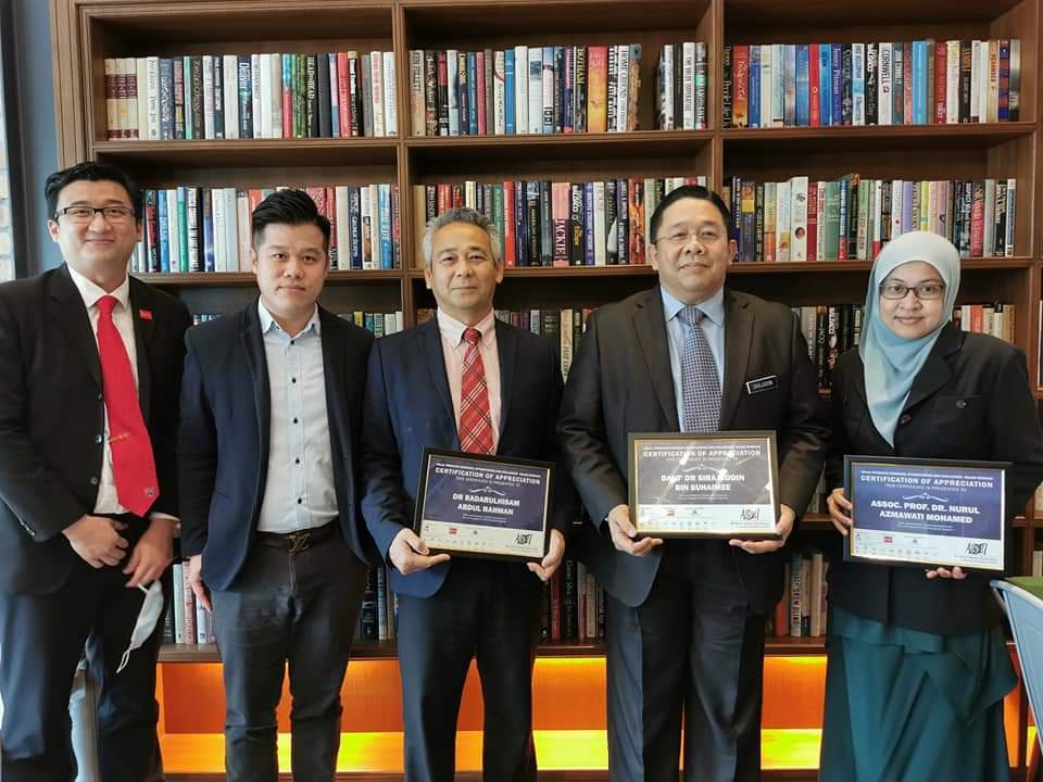 327 registered audiences and averagely there are 150pax in every session!