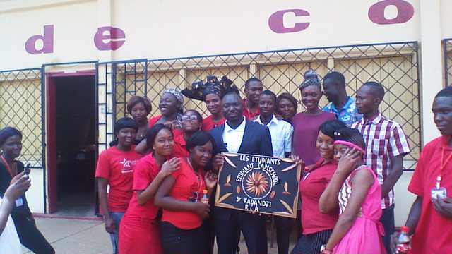 Dr. KADANDJI, direkteur van die Katholieke Universiteitsinstituut van Saint Jerome