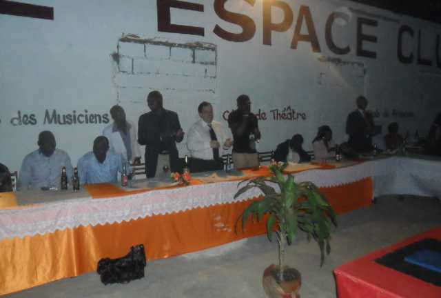 Dr. KADANDJI, direkteur van die Katholieke Universiteitsinstituut van Saint Jerome