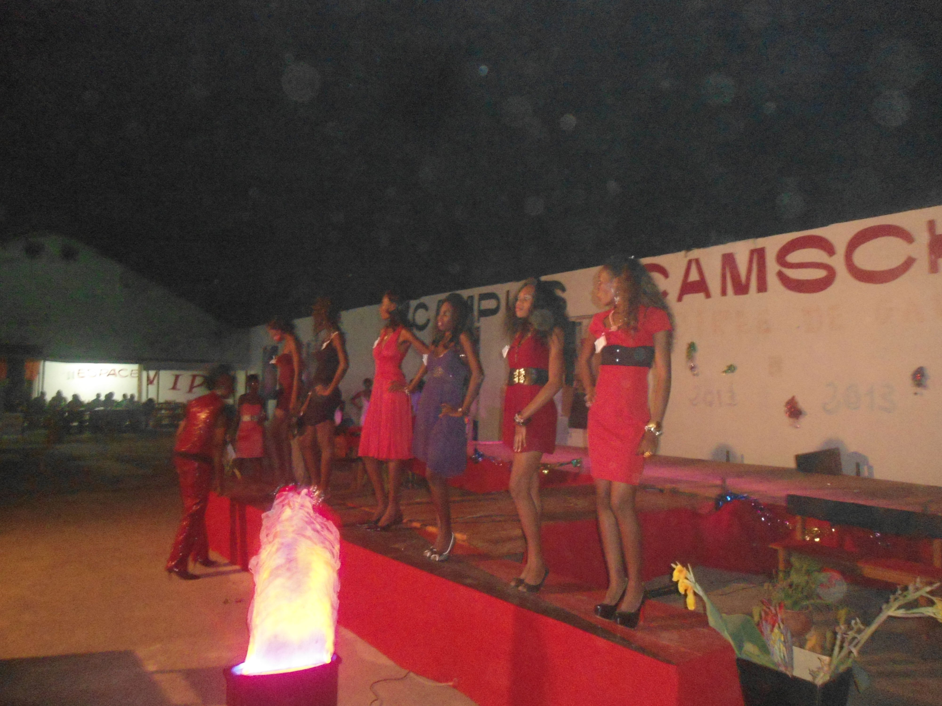 Dr. KADANDJI, direkteur van die Katholieke Universiteitsinstituut van Saint Jerome