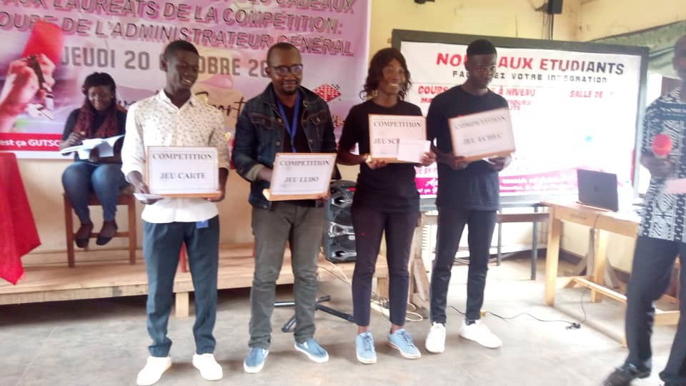 DIE 4 WENNERS VAN DIE VERSKEIE KOMPETISIES (LUDO, SKAAK, KRABBEL EN KAART)