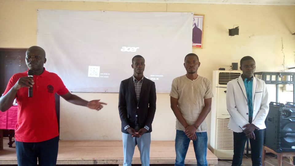 Aanbieding van toekennings aan die wenners vir 'n bedrag van 1,000,000 FCFA of 1,500 euro